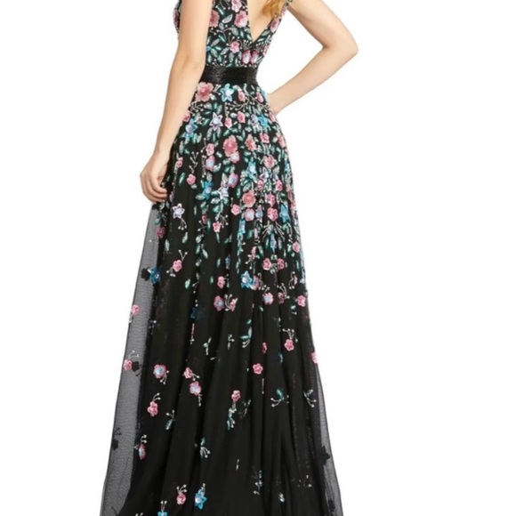 GORGEOUS MAC DUGGAL 3D SEQUIN APPLIQUÉ GOWN NWOT - Picture 2 of 11